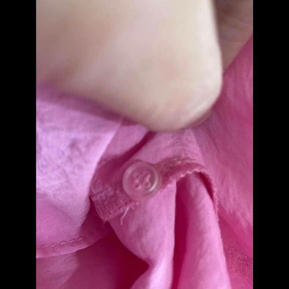 Women’s ZARA Solid Pink V-neck button up blouse. Size Large - Picture 6 of 9